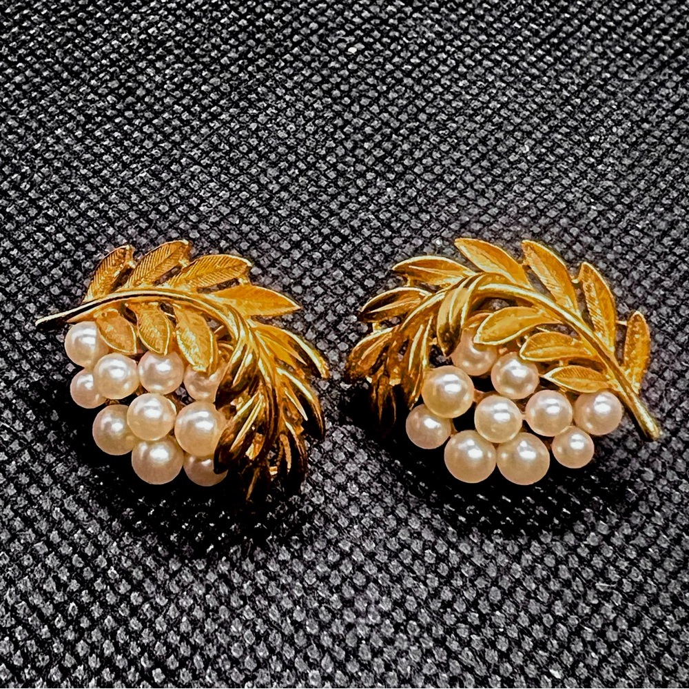 Vintage Crown Trifari Gold Tone‎ Wheat Ears Leaf & Pearl Clip-On Earrings Mint